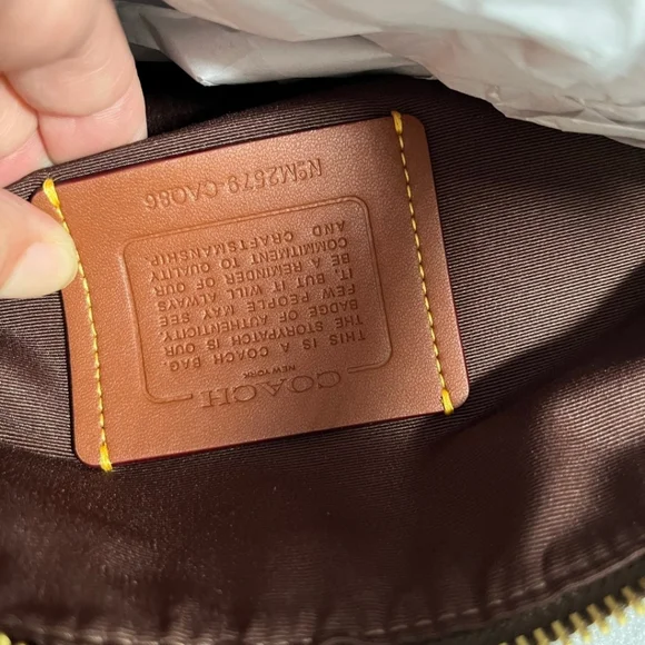 NWT Coach Erin Shoulder Bag In pebble Leather In Gold/Maple - Picture 6 of 7